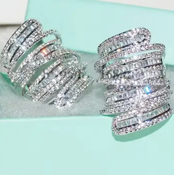 2 HOUR SALE! Beautiful 3.4CT Wide CZ Silver Ring! Wow!!🤍🤍🤍🤍✨✨✨✨ - Picture 7 of 8